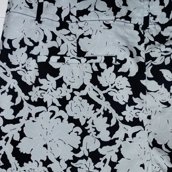 Ann Taylor Black and Baby Blue Floral Women Shorts Cargos - Picture 10 of 10
